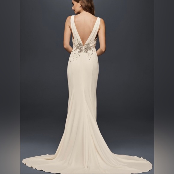 Stunning Bridal Gown - Picture 2 of 10